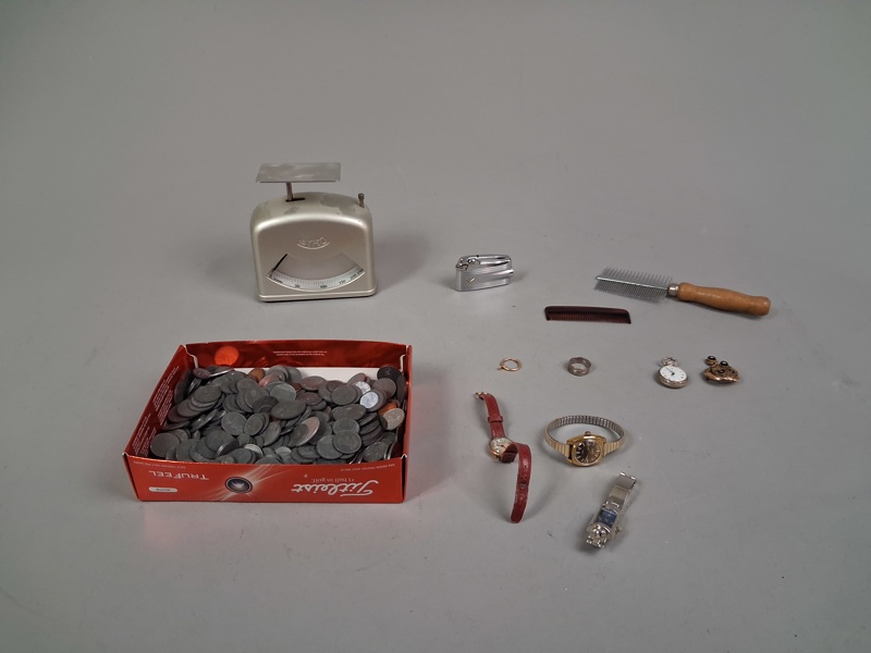 Diverse. Bl.a Mynt, klockor, tändare Ronson m.m.