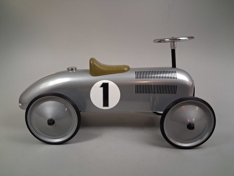 Gåbil. Plåt, Barnleksaker.