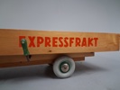 Leksaksbil, trä, möjligtvis BRIO. Expressfrakt.