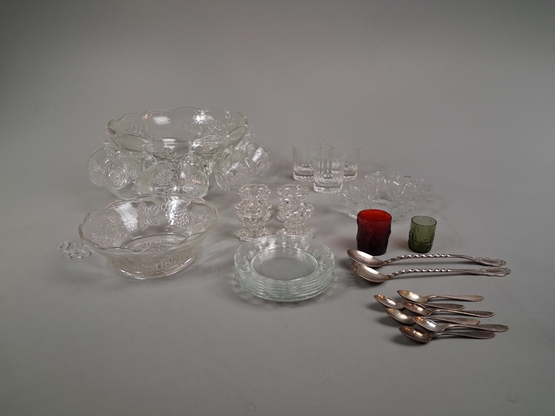 Diverse glas, nysilver m.m.