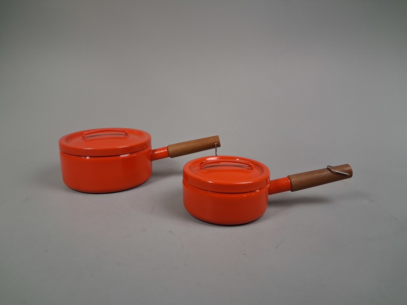 SEPPO MALLAT. För Arabia, Wärtsilä Finel, 2 Grytor med lock.