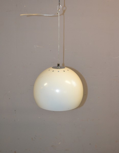 Taklampa. Metall, troligtvis Frandsen, Danmark.