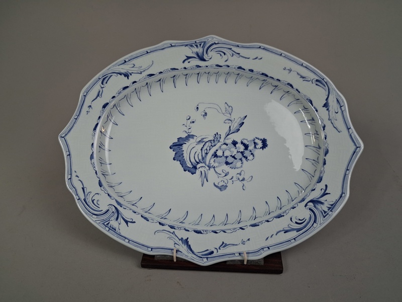 UPPLÄGGNINGSFAT, Replika av Rhenska fatet, för Rörstrand 250 års-jubileum, numrerad 1287/1800.