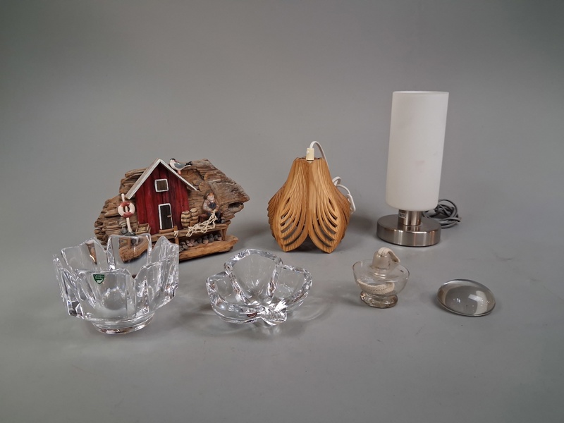 Diverse. Bl.a Orrefors, Lampor m.m.