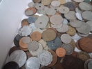 Diverse utländska mynt & sedlar. Cirka 3kg.