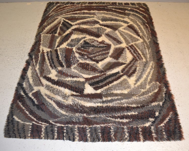 MARIANNE RICHTER. Ryamatta, "Rosengömma", Wahlbecks Fabriker, 1900-talets andra hälft.