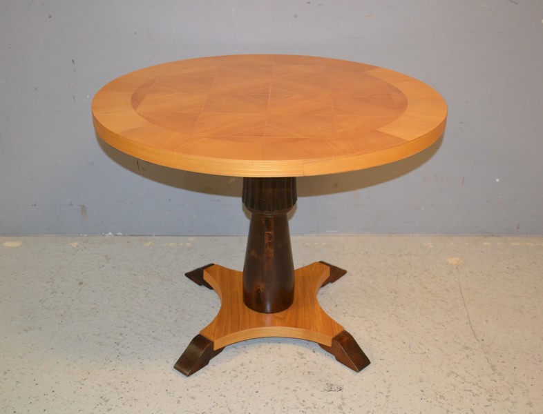 Salongsbord. Funkis, 1900-talets första hälft.