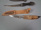 3 Knivar. Bl.a Orientalisk med silver inslag.