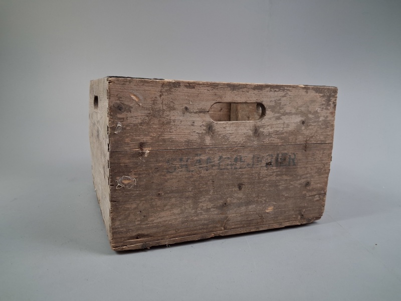 Äldre trälåda.