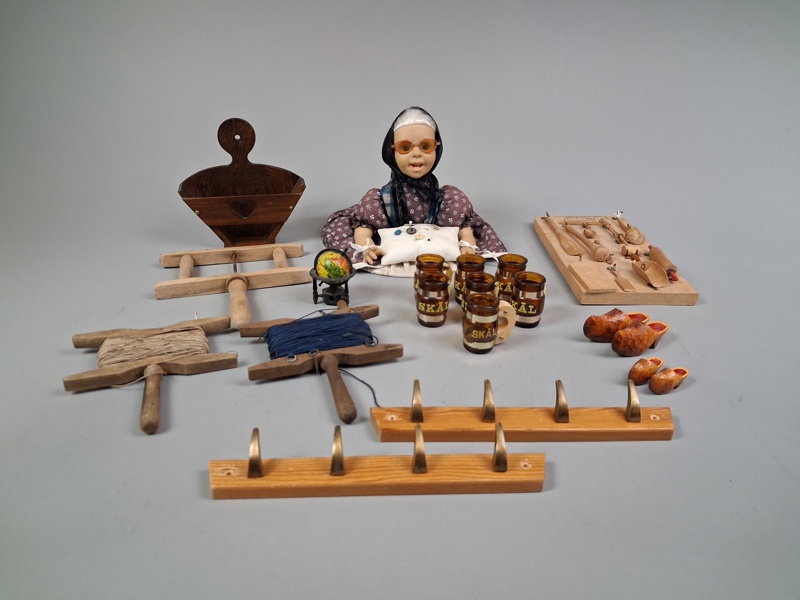 Diverse. Bl.a Nåldyna m.m.