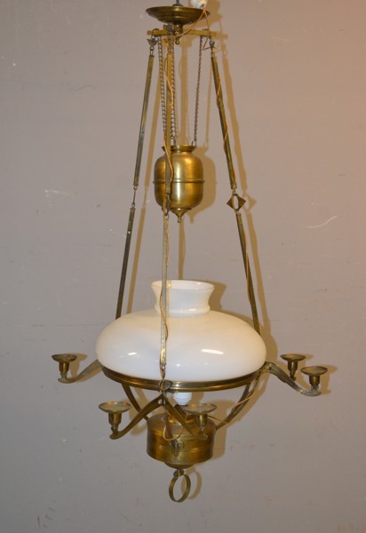 Takfotogenlampa. Mässing, Elektrifierad, 1900-talets första hälft.