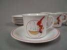 AINA STENBERG. "Tomte jul", Rörstrand. 6 kaffekoppar med fat & 6 assietter.