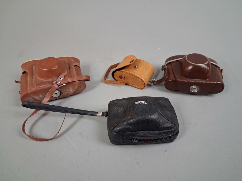 3 Analoga kameror, Zeiss, Agfa & Fujica, samt en teaterkikare.