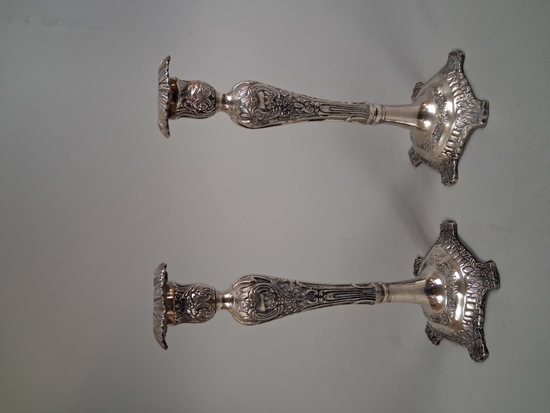 2 Ljusstakar, vitmetall.