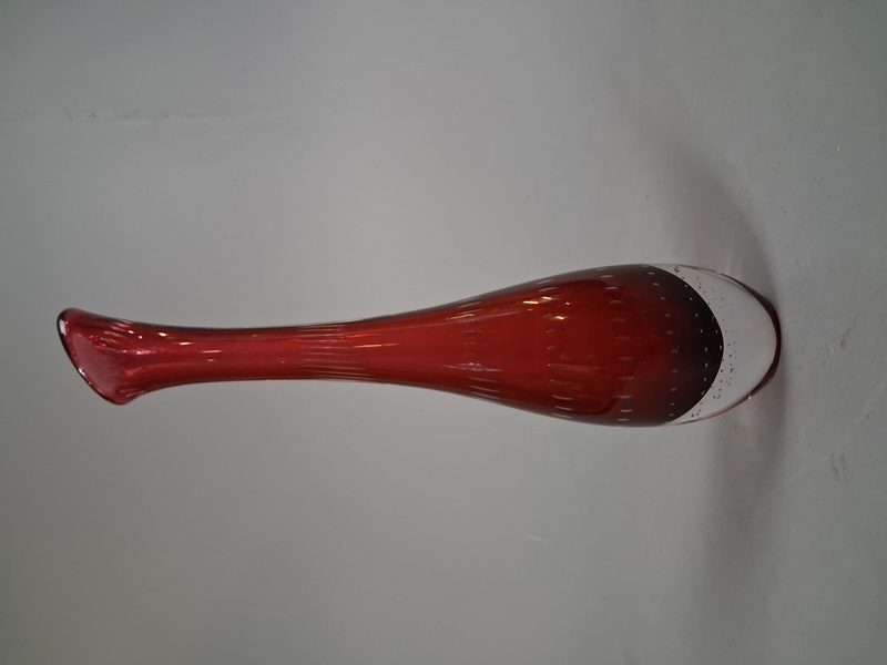 VICKE LINDSTRAND. Vas. Kosta, signerad.