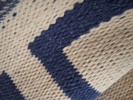 Matta, dubbelvävd geometrisk dekor, vitt & blått.