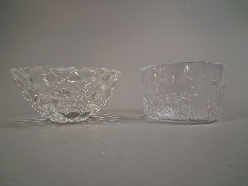 2 Skålar. "Ulla" Kjell Engman för Kosta & "Hallon" Anne Nilsson för Orrefors.