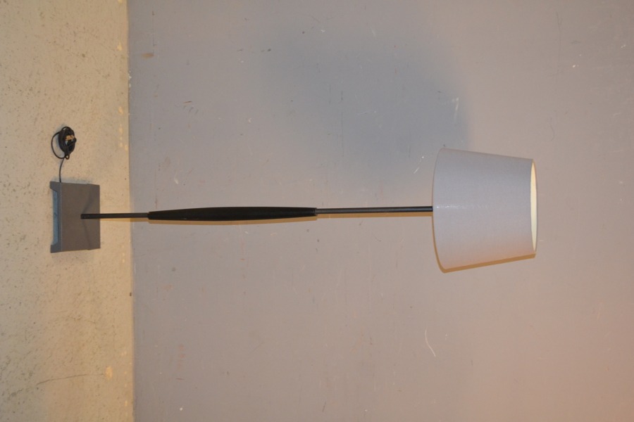 Golvlampa. Metall & Trä, samtida.