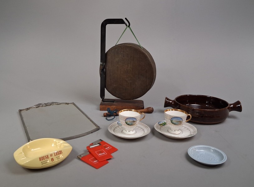 Diverse. Bl.a spegel i tenn, Gong-Gong m.m.