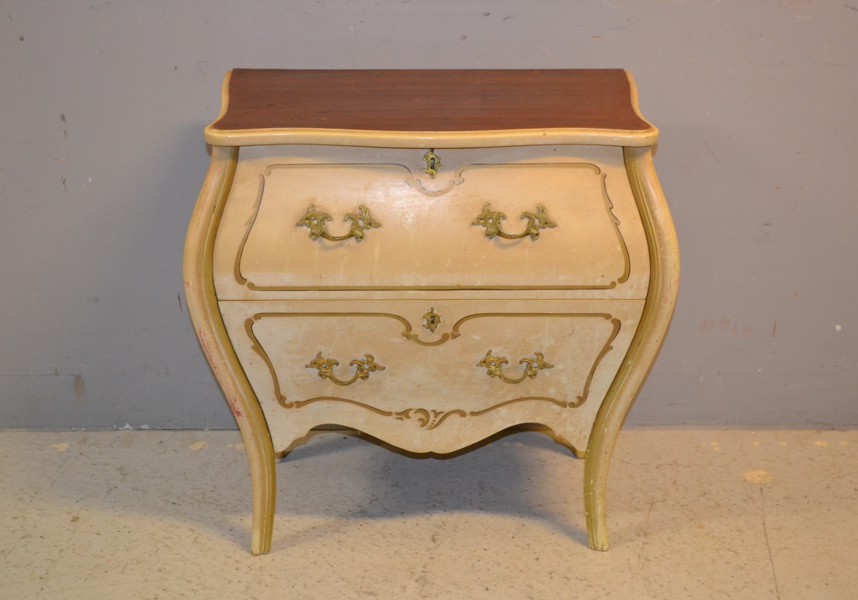 Byrå. Rokokostil, 1900-talets mitt.