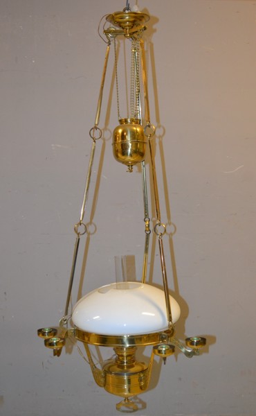 Takfotogenlampa. Elektrifierad, mässing & glas, 1900-talet.