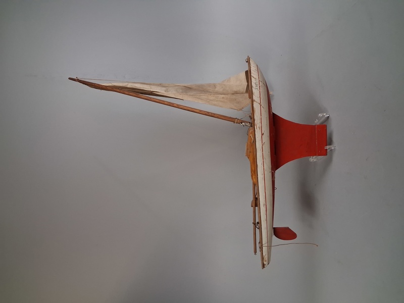 Leksaksbåt. Svalan.