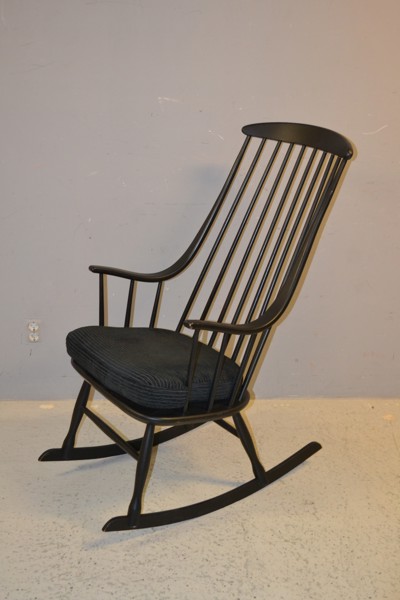 LENA LARSSON. Gungstol, "Bohem", Nesto, Nässjö Stolfabrik, 1900-talets andra hälft.