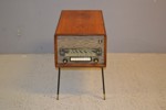 Skivspelare med Radio. Teak med svartlackerat underrede, Centrum & Garrard, AB Gylling & Co Stockholm.