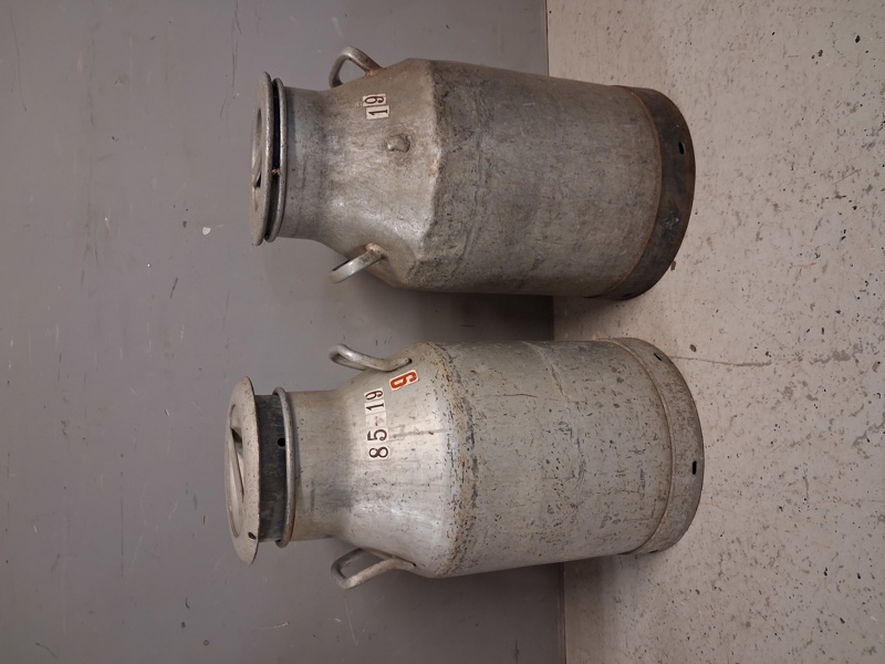 2 Mjölk kannor Aluminium.