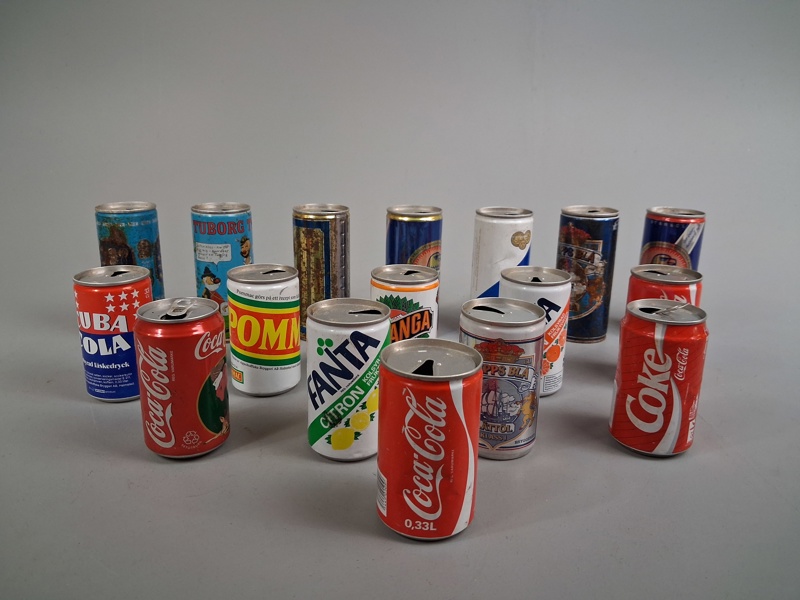 Äldre öl & läskburkar.