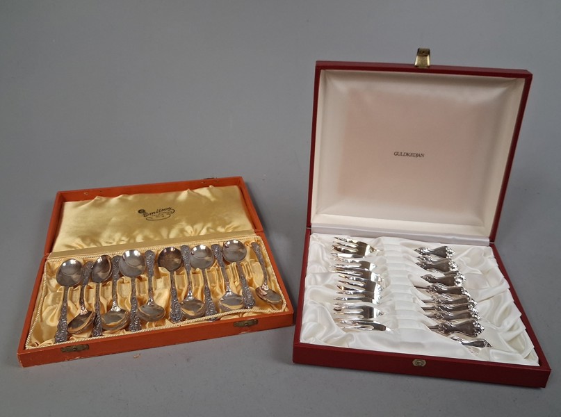 12 Kaffeskedar & 12 Dessert gafflar. Nysilver.