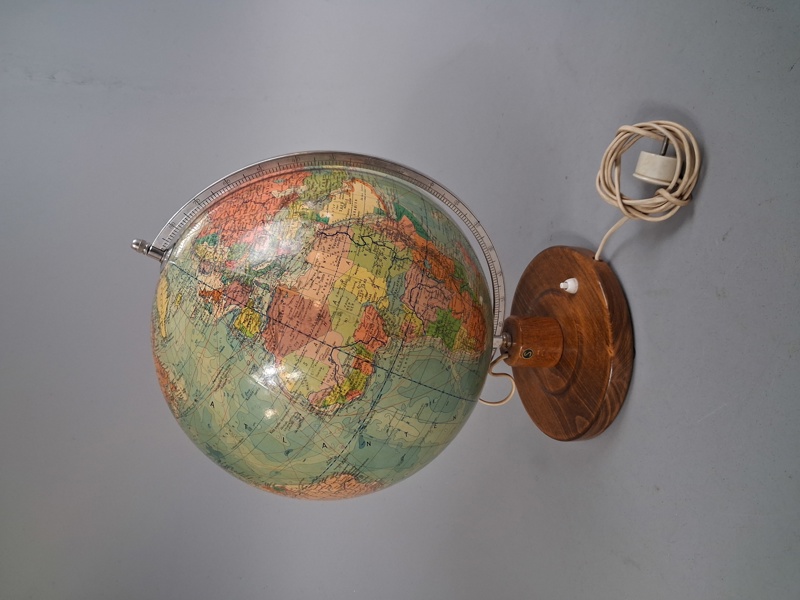 RÄTHS FYSISK-POLITISKA JORDGLOB. Glas & trä, Skala 1:38600000.