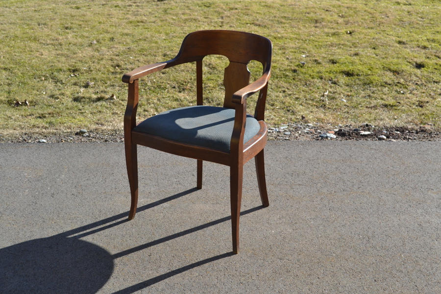 Skrivbordsstol. Ek, 1900-talets första del.