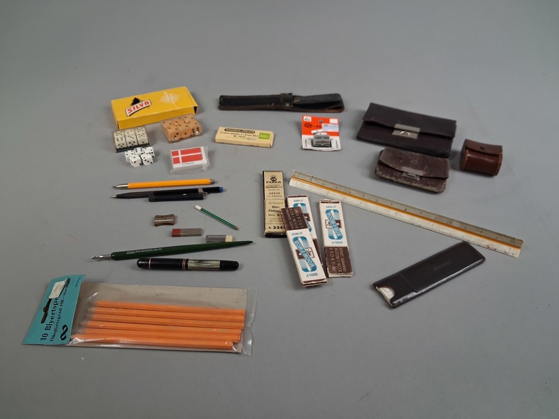 Diverse. Bl.a Bly till pennor. Tärningar m.m.