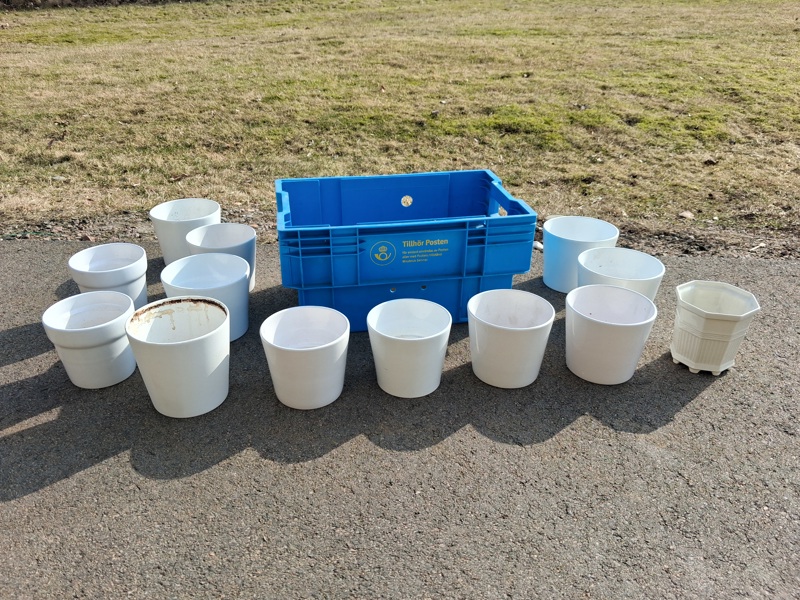 Diverse Ytterfoder, krukor. bl.a en Waldemarsudde.