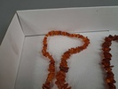 3 Halsband. Bärnsten.
