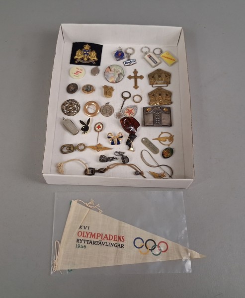 Diverse märken, nyckelringar m.m.