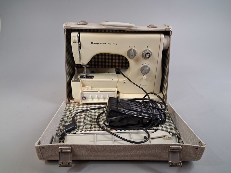 Äldre symaskin. Husqvarna zig-zag.
