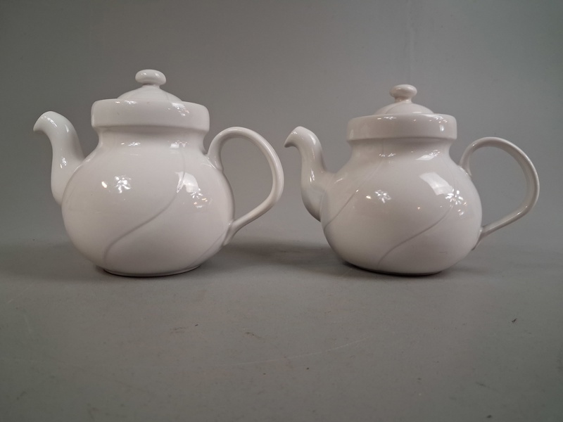 2 Tekannor. Aptit. Höganäs Keramik.