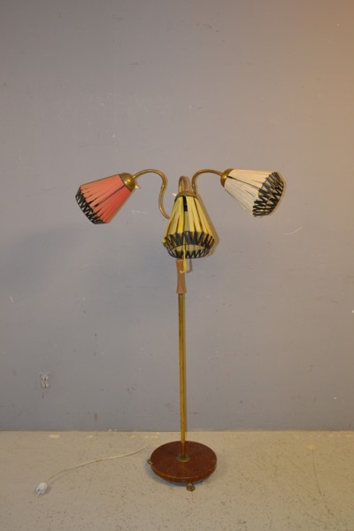 Trearmad golvlampa. Renoveringsobjekt.