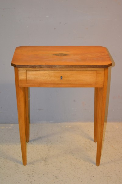 Lådbord. 1900-Talets första hälft.