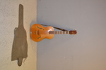 ORKESTERGITARR. Troligtvis Levin, serienummer 6081, 6 strängar.