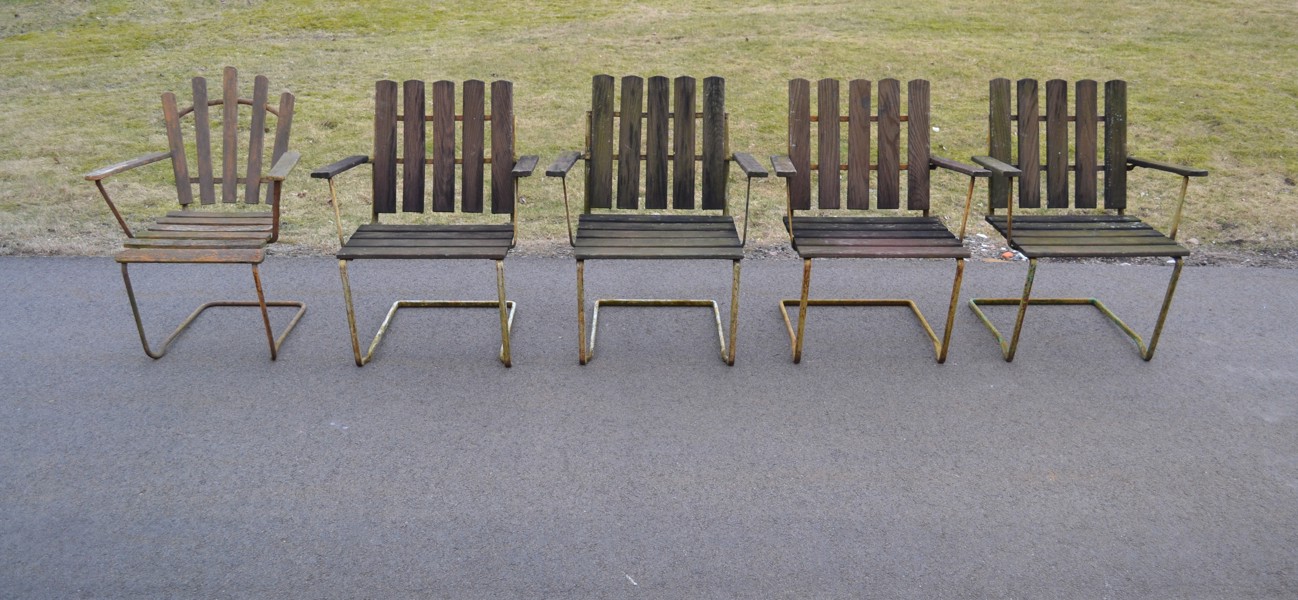 5 Trädgårdsstolar. 4 Grythyttan & 1 Hedbergs Verkstäder Osby, renoveringsobjekt.