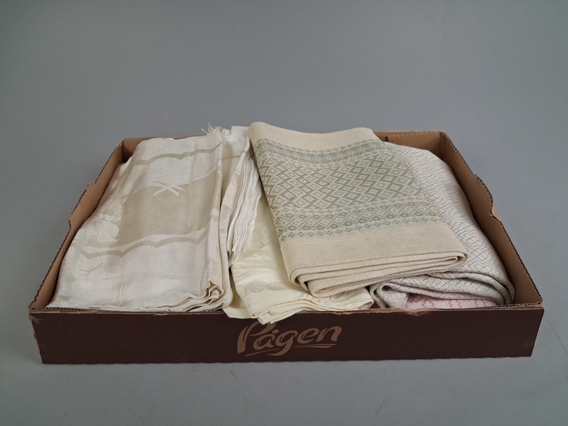 Diverse dukar , textil. Bl.a Linne Dukar.