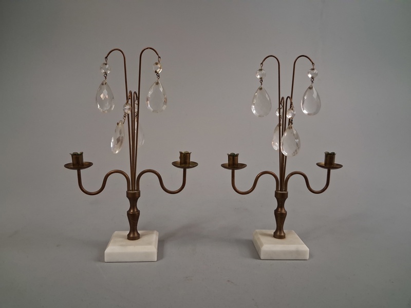 2 Bordslyster. Mässing, Prismor, Marmorsockel.