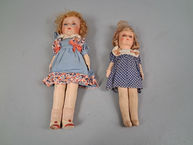 2 Äldre dockor.