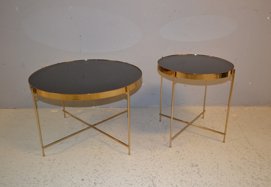 2 Soffbord. "Nero", Mio, Gulmetall & glas.