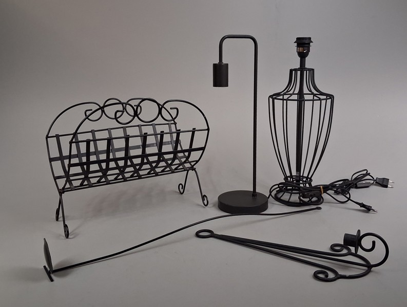 Diverse smide/metall, Tidningsställ, lampfötter m.m.