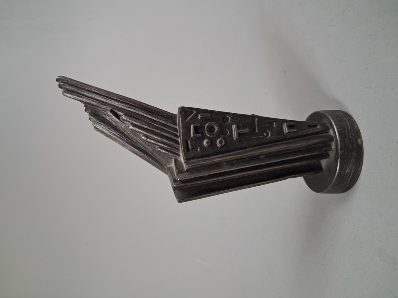 Skulptur, metall. Ulf Sucksdorff. Söderberg & Haak. 100års jubileum 1966.