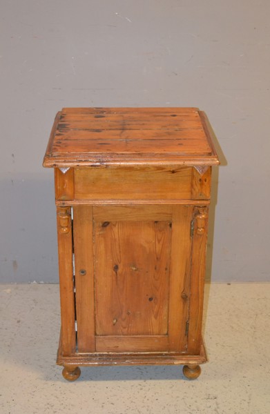 Komod/pottskåp. 1800-talet.